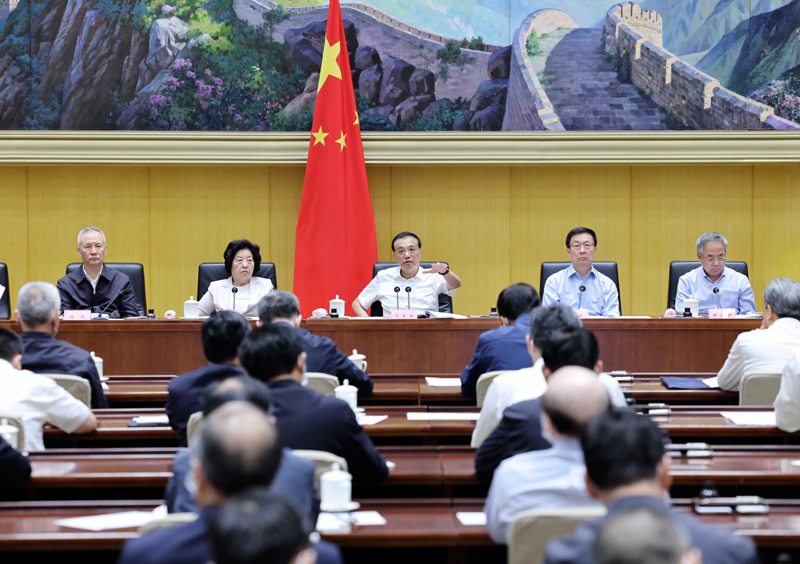 李克强在第十次全国深化“放管服”改革电视电话会议上强调
持续深化“放管服”改革 不断打造市场化法治化国际化营商环境
培育和壮大市场主体 更大激发市场活力和社会创造力
韩正主持「相关图片」